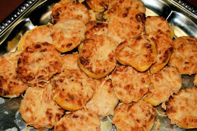 Brambor pečený se sýrem