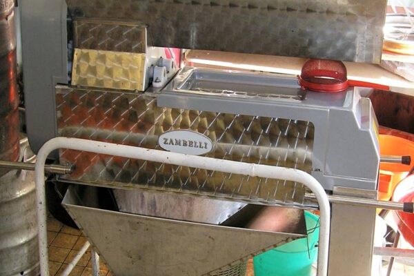 Nerezový mlýnek - výroba vína