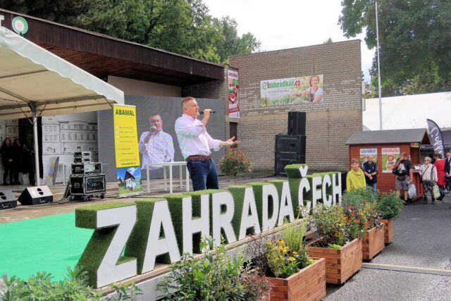 Skvělý bavič, imitátor, zpěvák a moderátor Vladimír Hron