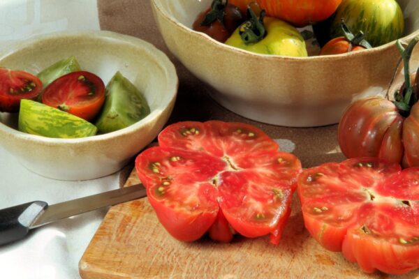 Rozkrojené zralé rajče