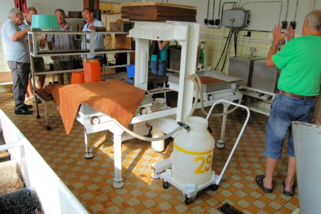 Lisování pomocí hydraulického lisu