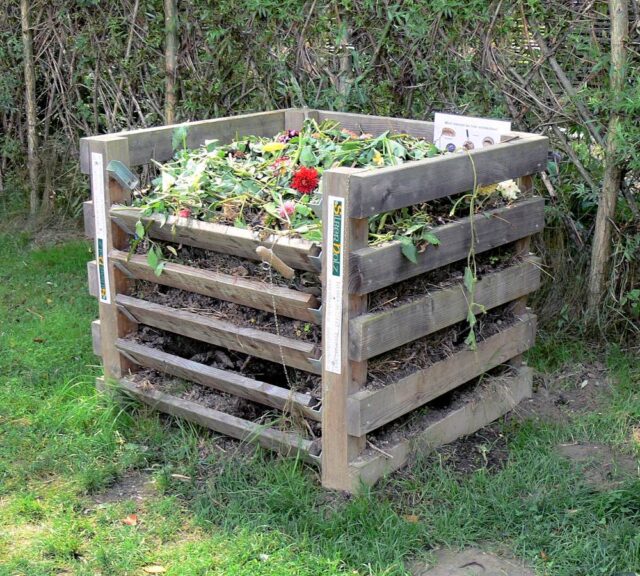 listopad na zahradě - kompostování