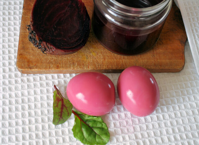 Velikonoční vajíčka přírodní barvení